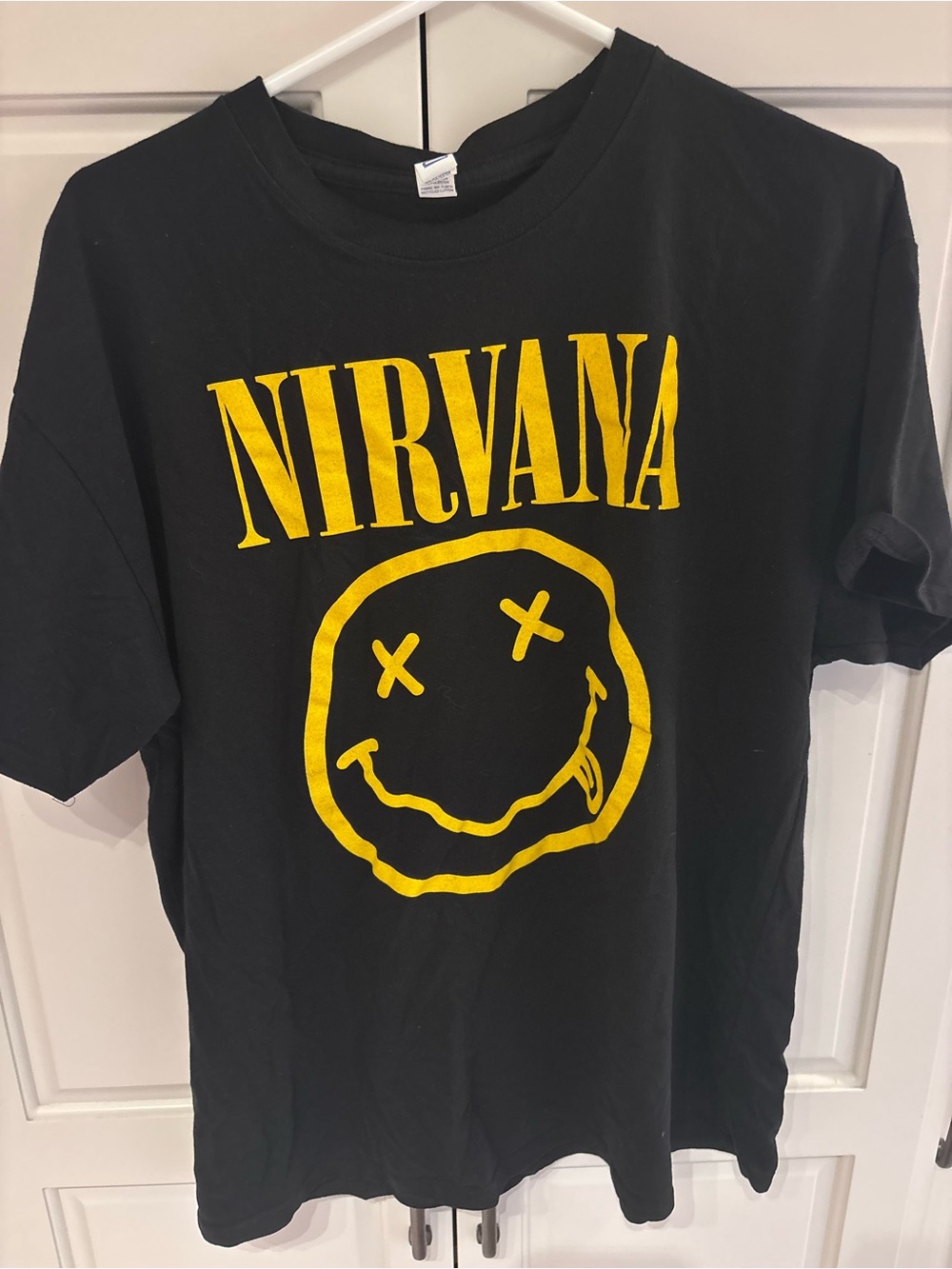 Nirvana mens Black T-Shirt with Yellow Graphic xl